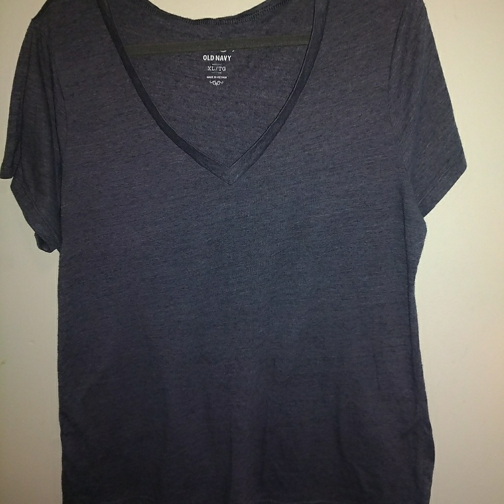 Old navy v-neck tee Size XL